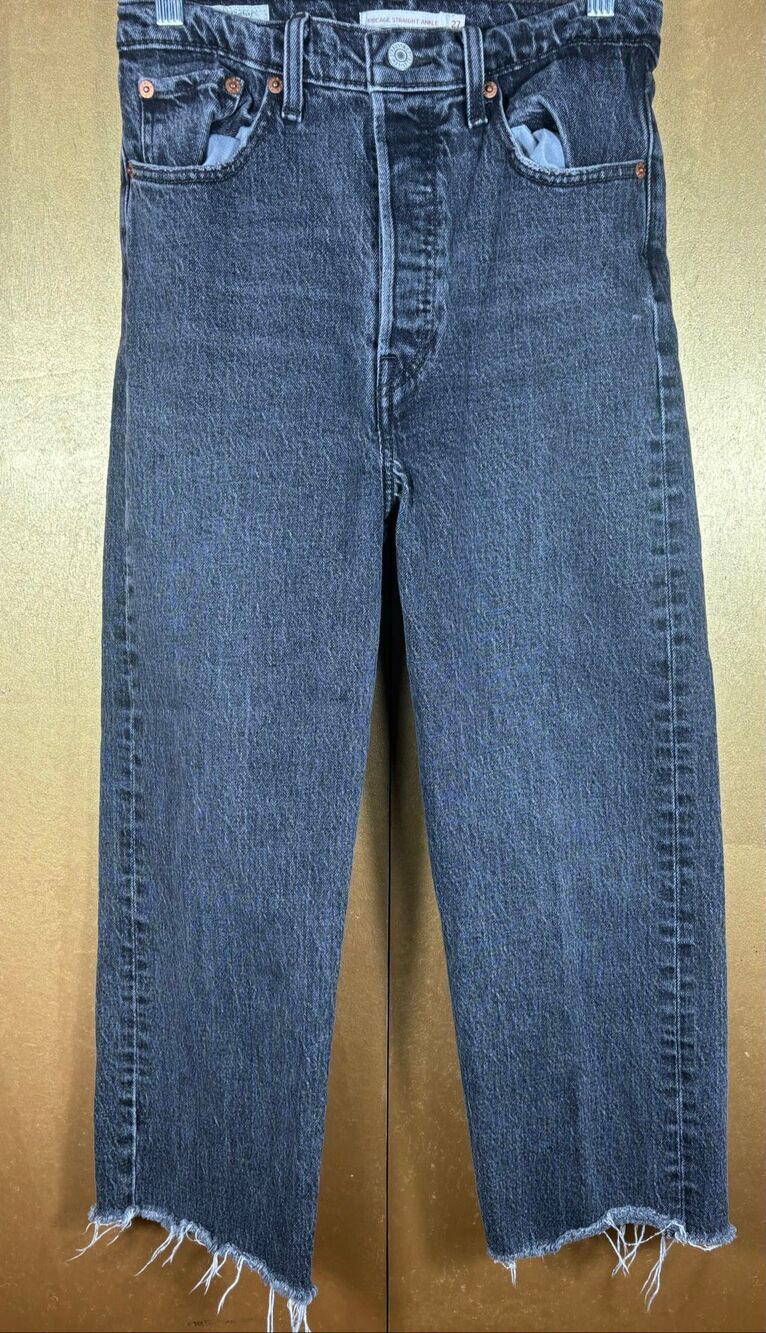 Levis woman’s Ribcage Straight Ankle size 27